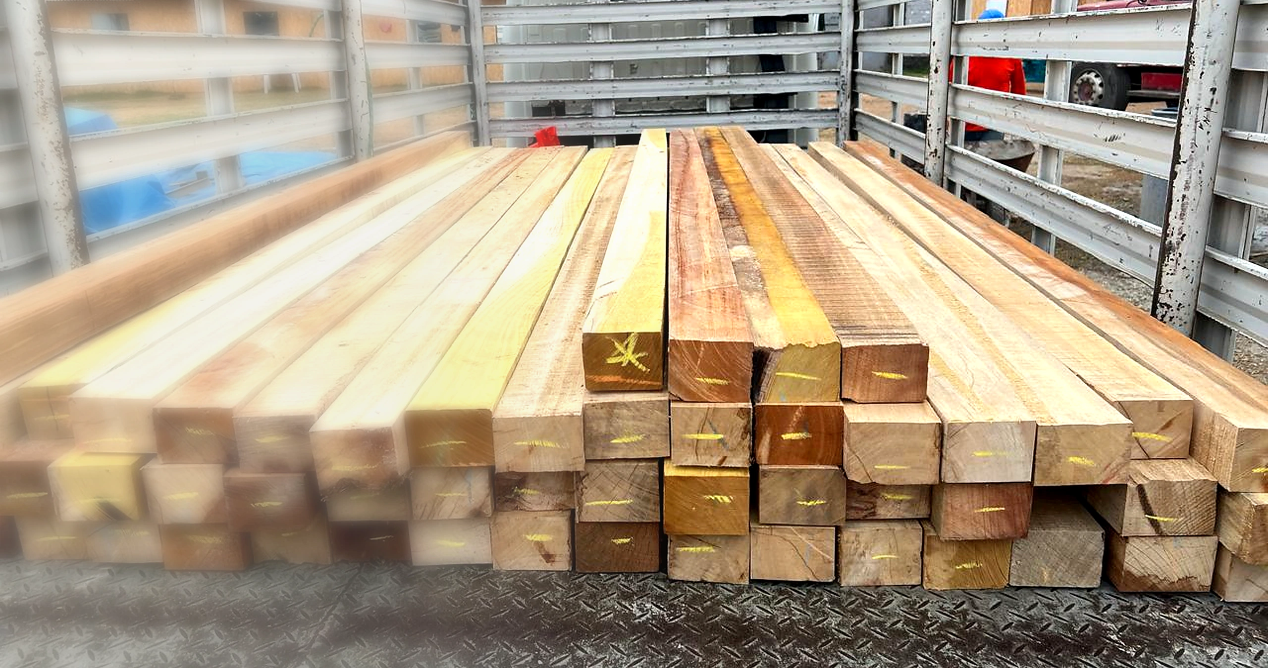 Madera almacenada y lista para despacho
